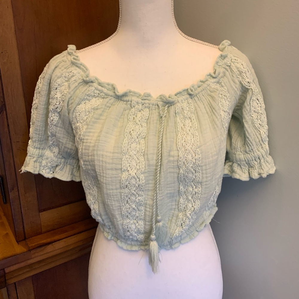 American Eagle Outfitters Mint Green cropped top size Small